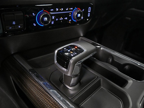 Chevrolet Silverado EV 16 of 18