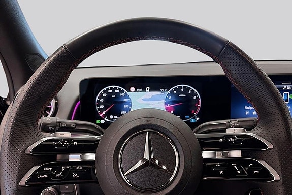 Mercedes-Benz GLB200 10 of 16