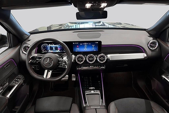Mercedes-Benz GLB200 7 of 16