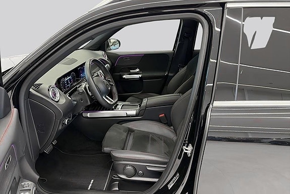 Mercedes-Benz GLB200 8 of 16