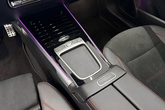 Mercedes-Benz GLB200 12 of 16