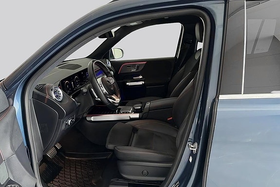 Mercedes-Benz EQB300 8 of 16