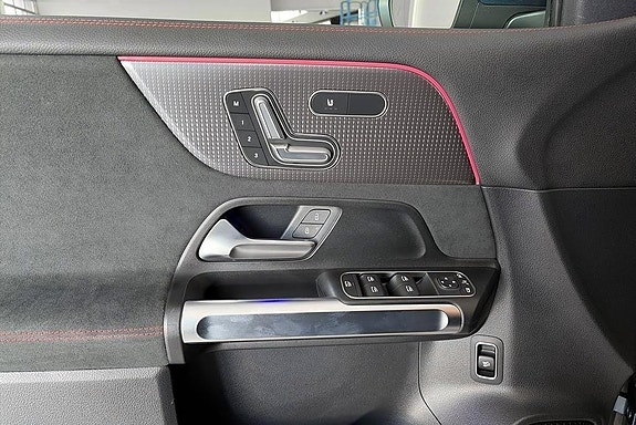 Mercedes-Benz EQB300 15 of 16
