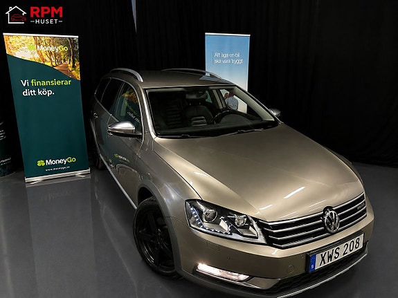 Volkswagen Passat Alltrack 2 of 5