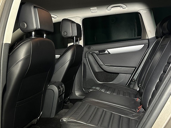 Volkswagen Passat Alltrack 10 of 22