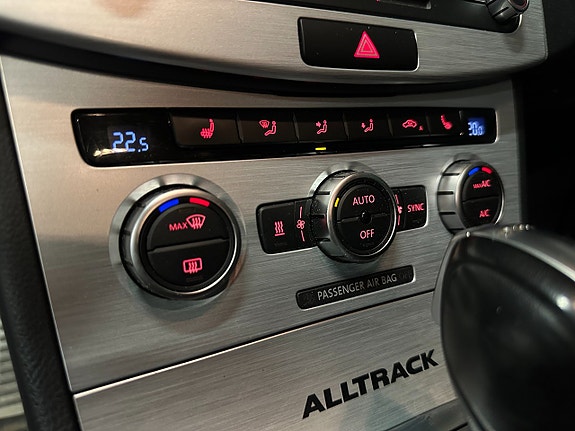 Volkswagen Passat Alltrack 16 of 22