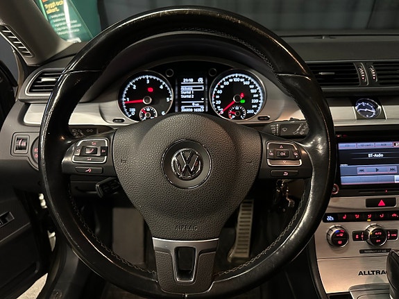 Volkswagen Passat Alltrack 12 of 22