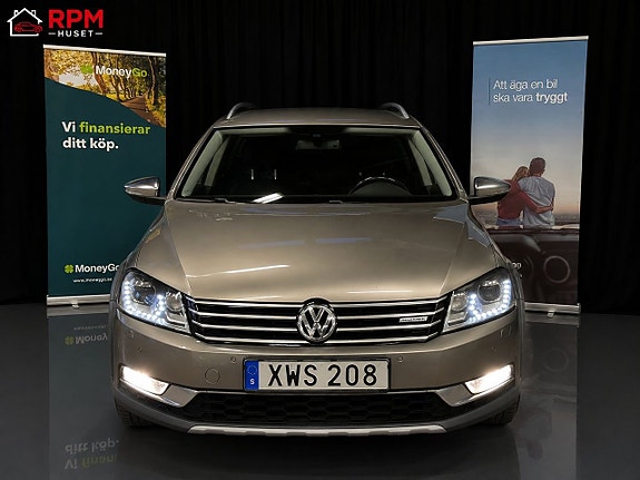 Volkswagen Passat Alltrack 3 of 5