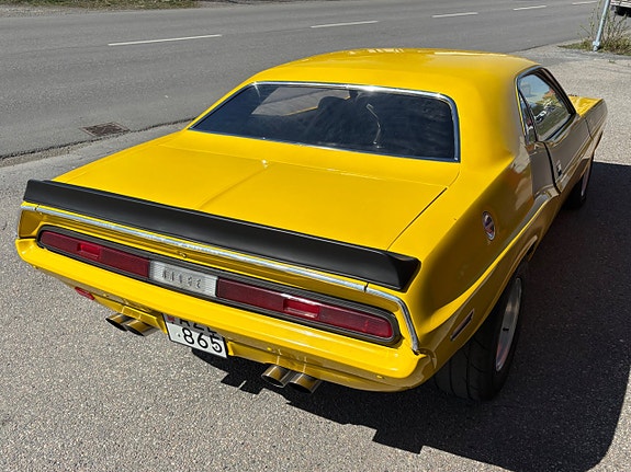 Dodge Challenger 4 of 5