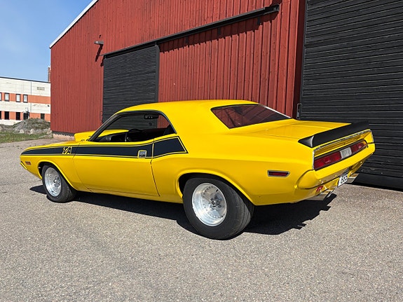 Dodge Challenger 3 of 5