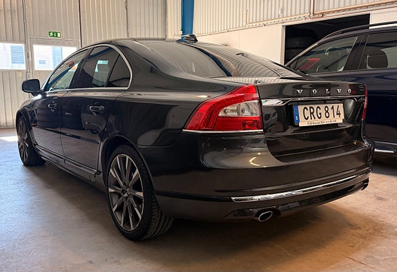 Volvo S80 2 of 5