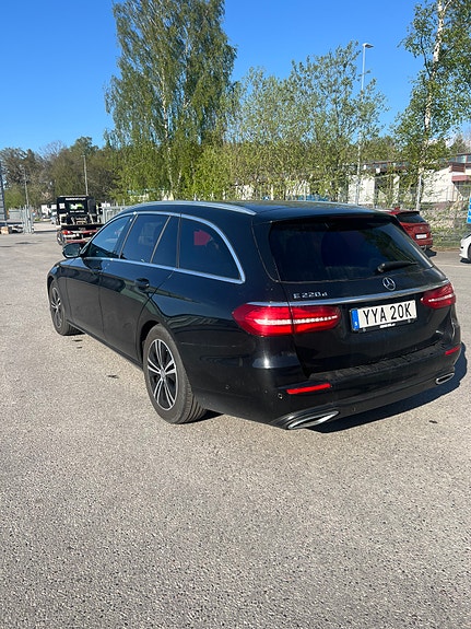 Mercedes-Benz E220 3 of 11