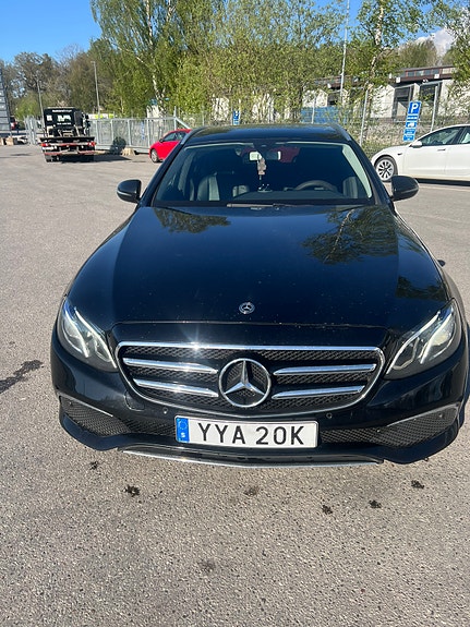 Mercedes-Benz E220 6 of 11