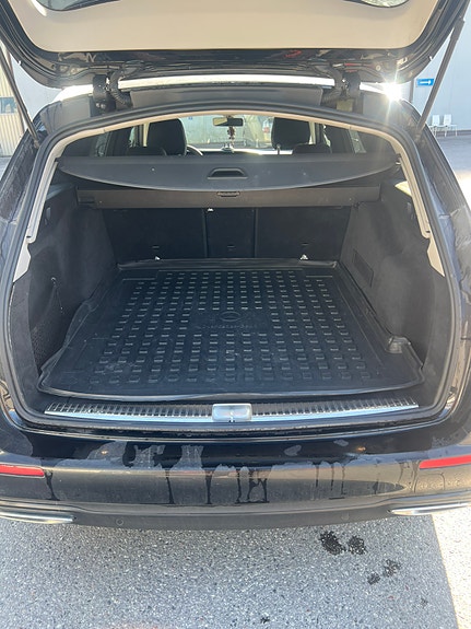 Mercedes-Benz E220 11 of 11