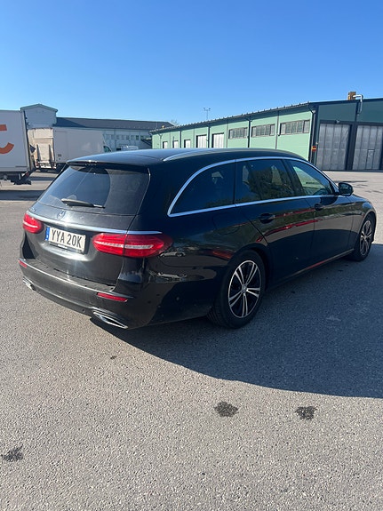Mercedes-Benz E220 5 of 11