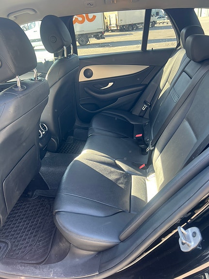 Mercedes-Benz E220 9 of 11
