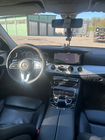 Mercedes-Benz E220 8 of 11