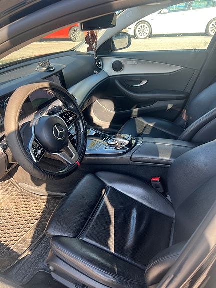 Mercedes-Benz E220 7 of 11