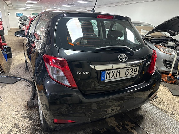 Toyota Yaris 4 of 5
