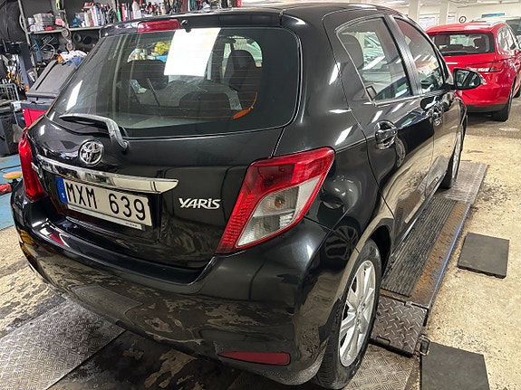 Toyota Yaris 5 of 5