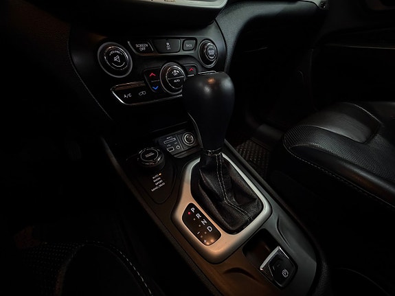 Jeep Cherokee 12 of 17