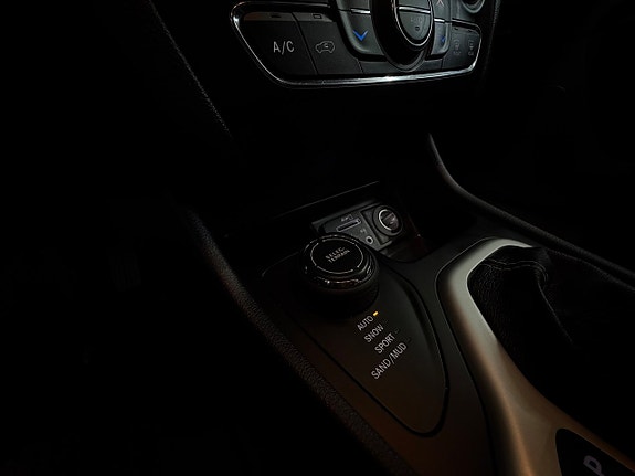 Jeep Cherokee 16 of 17