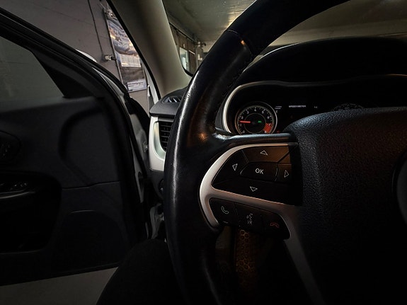 Jeep Cherokee 14 of 17