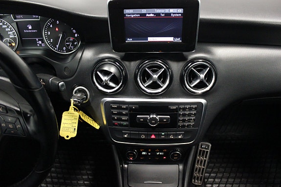 Mercedes-Benz A180 16 of 23