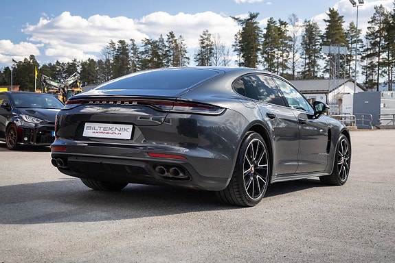 Porsche Panamera 4 4 of 5
