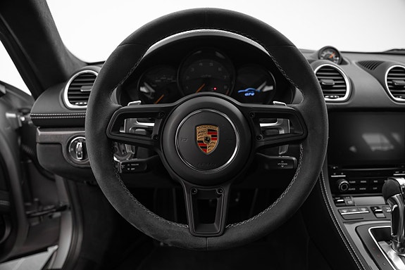 Porsche 718 Cayman GT4 Clubsport 15 of 19