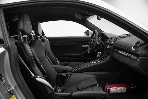 Porsche 718 Cayman GT4 Clubsport 6 of 19