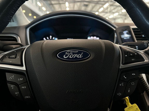 Ford Mondeo 17 of 19
