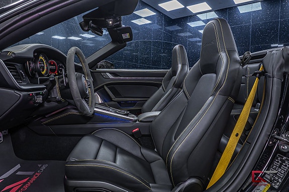 Porsche 911 Turbo S 13 of 27
