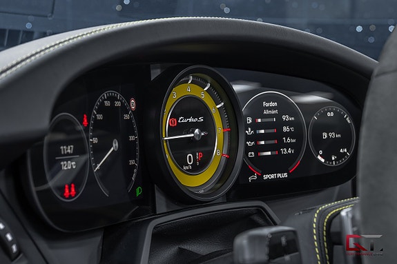 Porsche 911 Turbo S 16 of 27