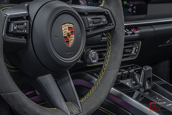 Porsche 911 Turbo S 26 of 27