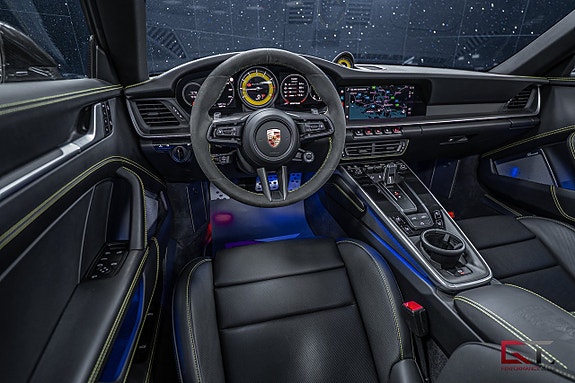 Porsche 911 Turbo S 15 of 27