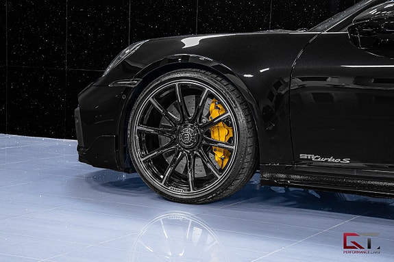 Porsche 911 Turbo S 7 of 27