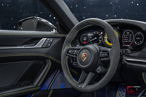 Porsche 911 Turbo S 25 of 27