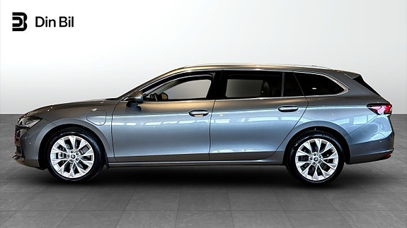 Skoda Superb 2 of 5