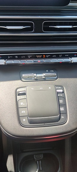 Mercedes-Benz V300 11 of 17