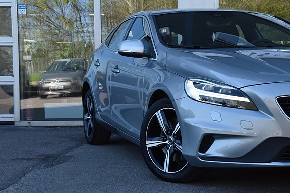 Volvo V40 4 of 5