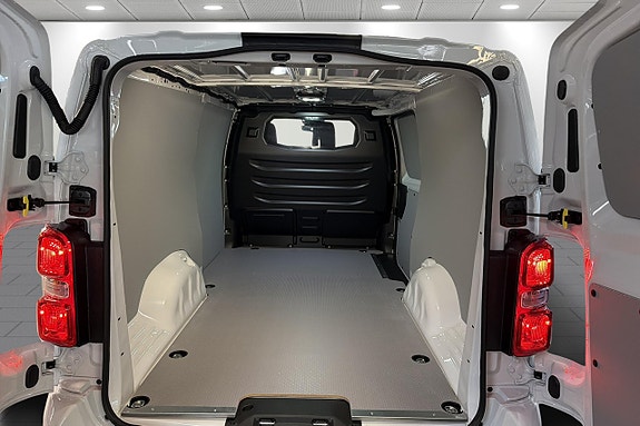 Peugeot e-Expert 13 of 19