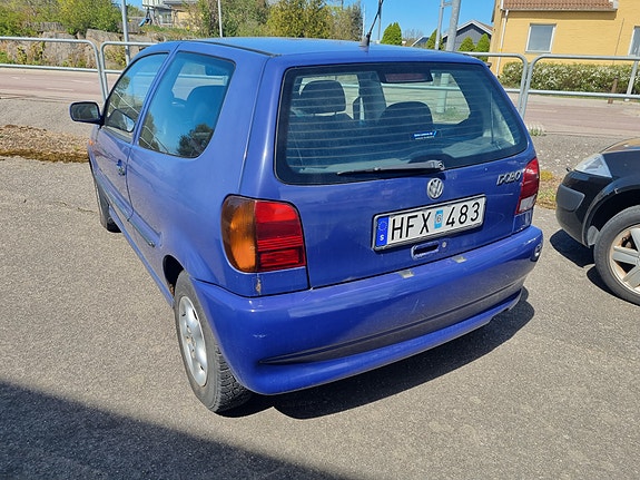Volkswagen Polo 2 of 5