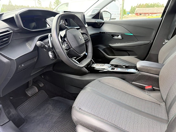Peugeot 208 8 of 14