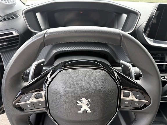 Peugeot 208 11 of 14