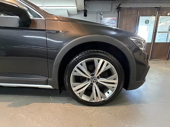Volkswagen Passat Alltrack 29 of 29