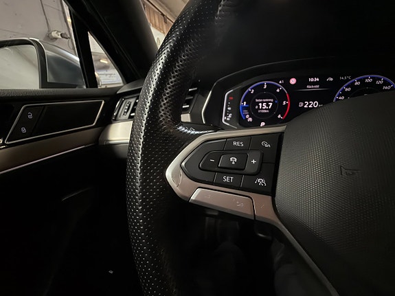 Volkswagen Passat Alltrack 23 of 29