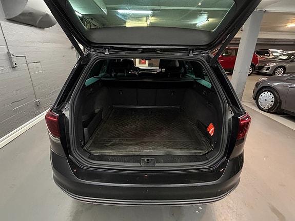 Volkswagen Passat Alltrack 8 of 29