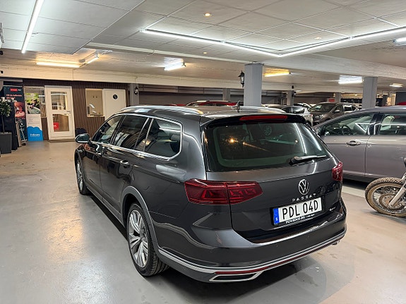 Volkswagen Passat Alltrack 4 of 5