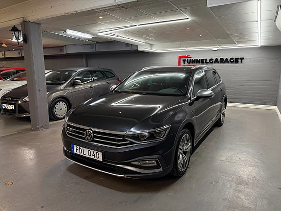 Volkswagen Passat Alltrack 3 of 5